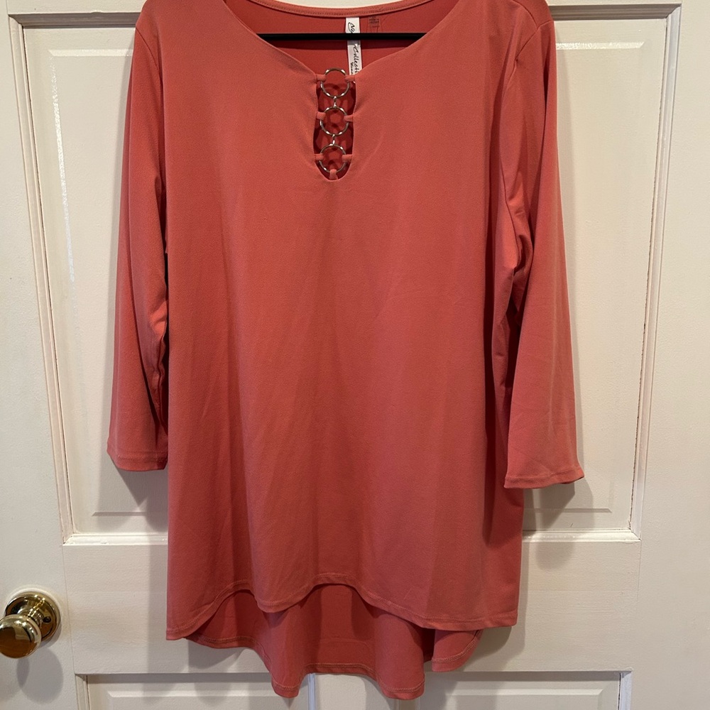 NY COLLECTION WOMANS CORAL 3/4 SLEEVE BLOUSE W/ CUTOUTS SIZE 2X
